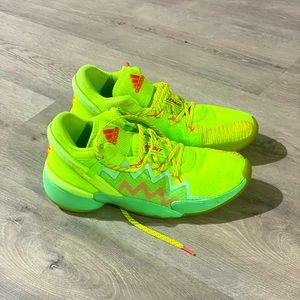 D O N venom sneaker glow mint/signal green/solar red release date 07/04/20